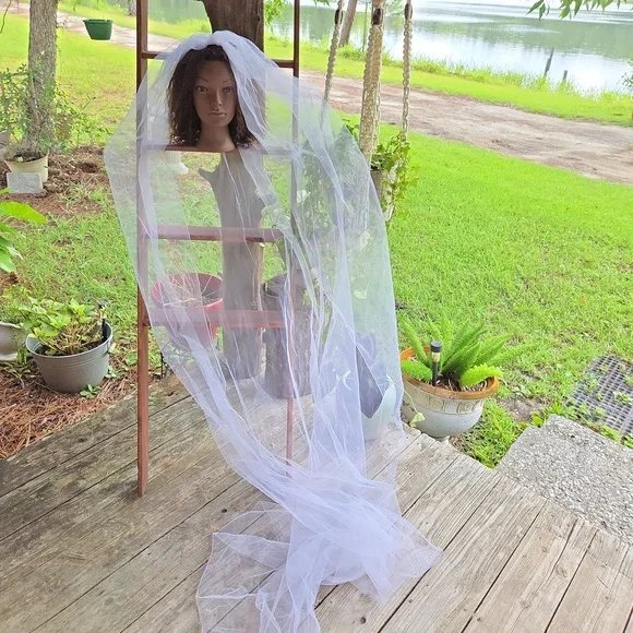 White Trailing Extra-long Tulle Veil - Picture 1 of 11